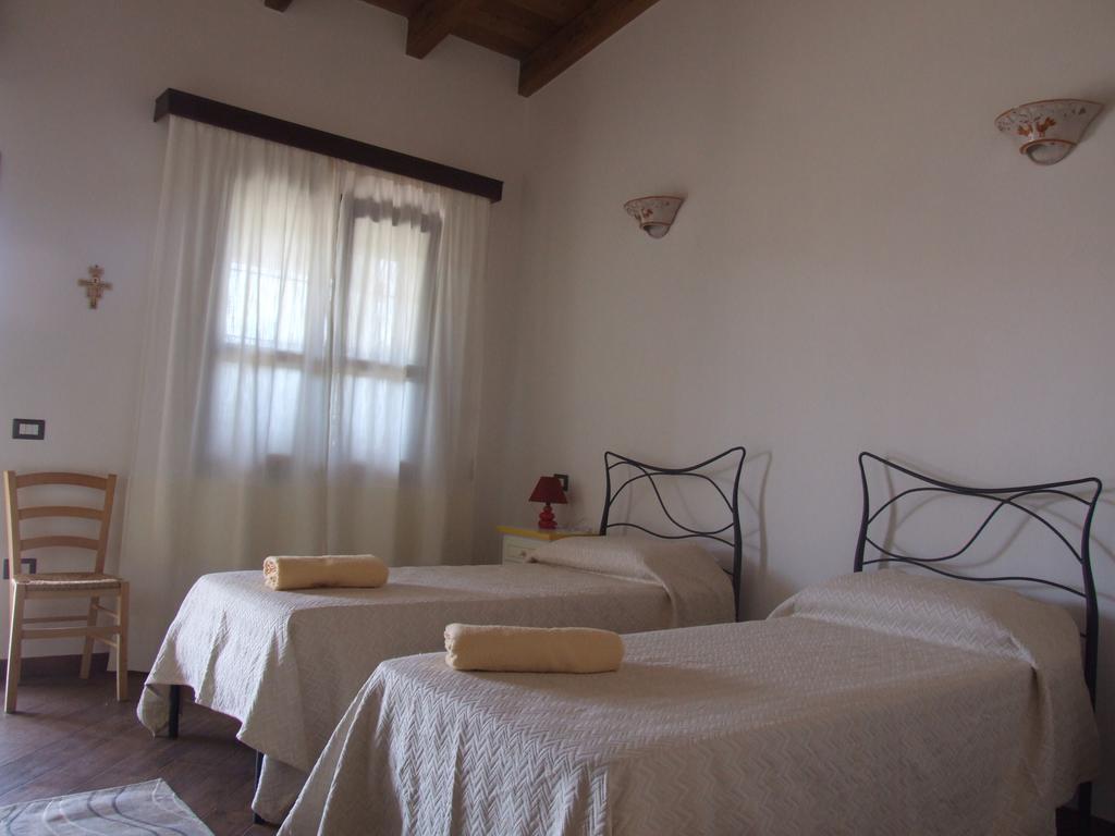 Agriturismo Locoe Oliena Exteriör bild